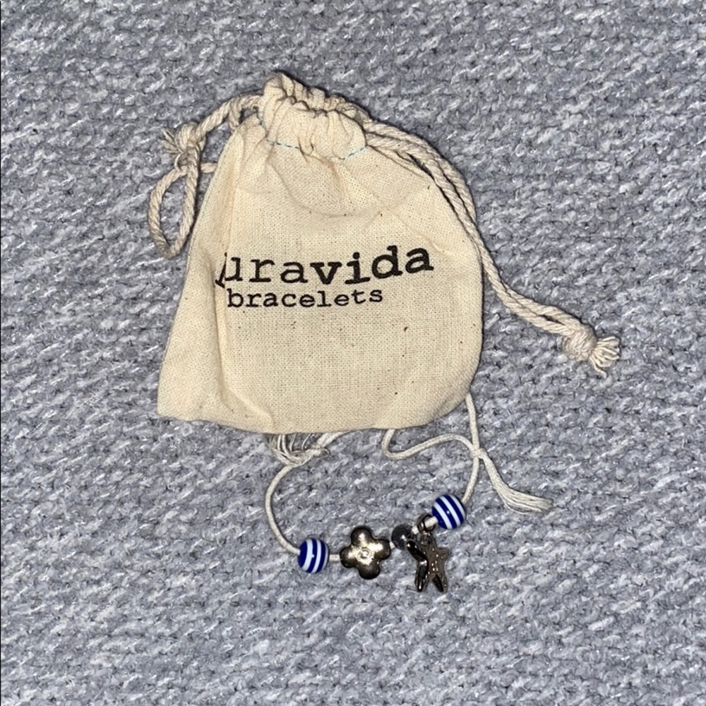 Pura vida bracket
